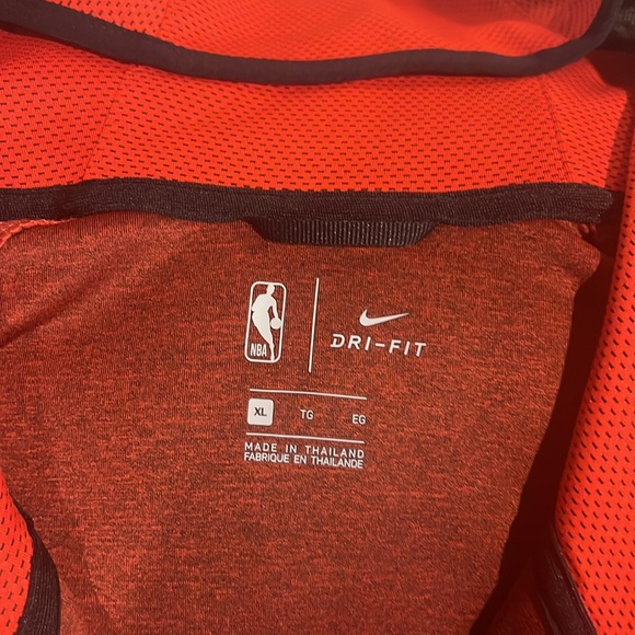 Official NBA Game Gear Washington Wizards Red Nike Warmup Hoodie. - Picture 4 of 10